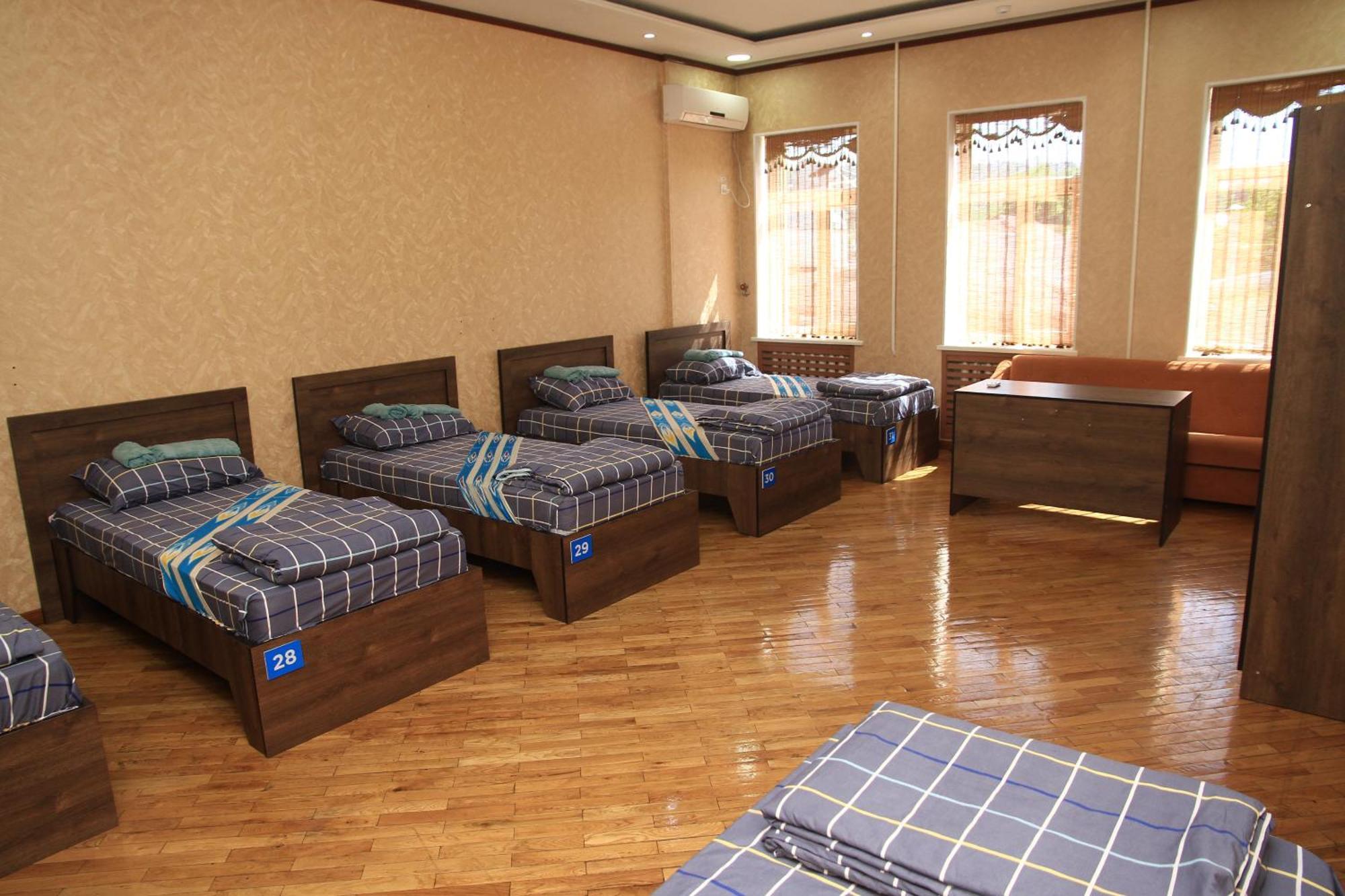 Yellow Hostel 杜尚别 外观 照片