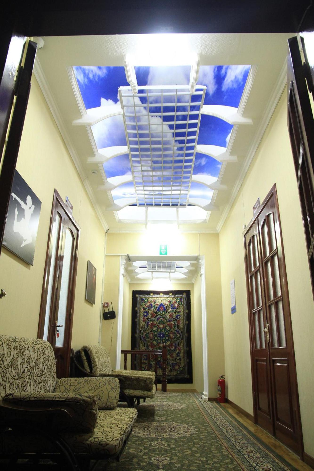 Yellow Hostel 杜尚别 外观 照片