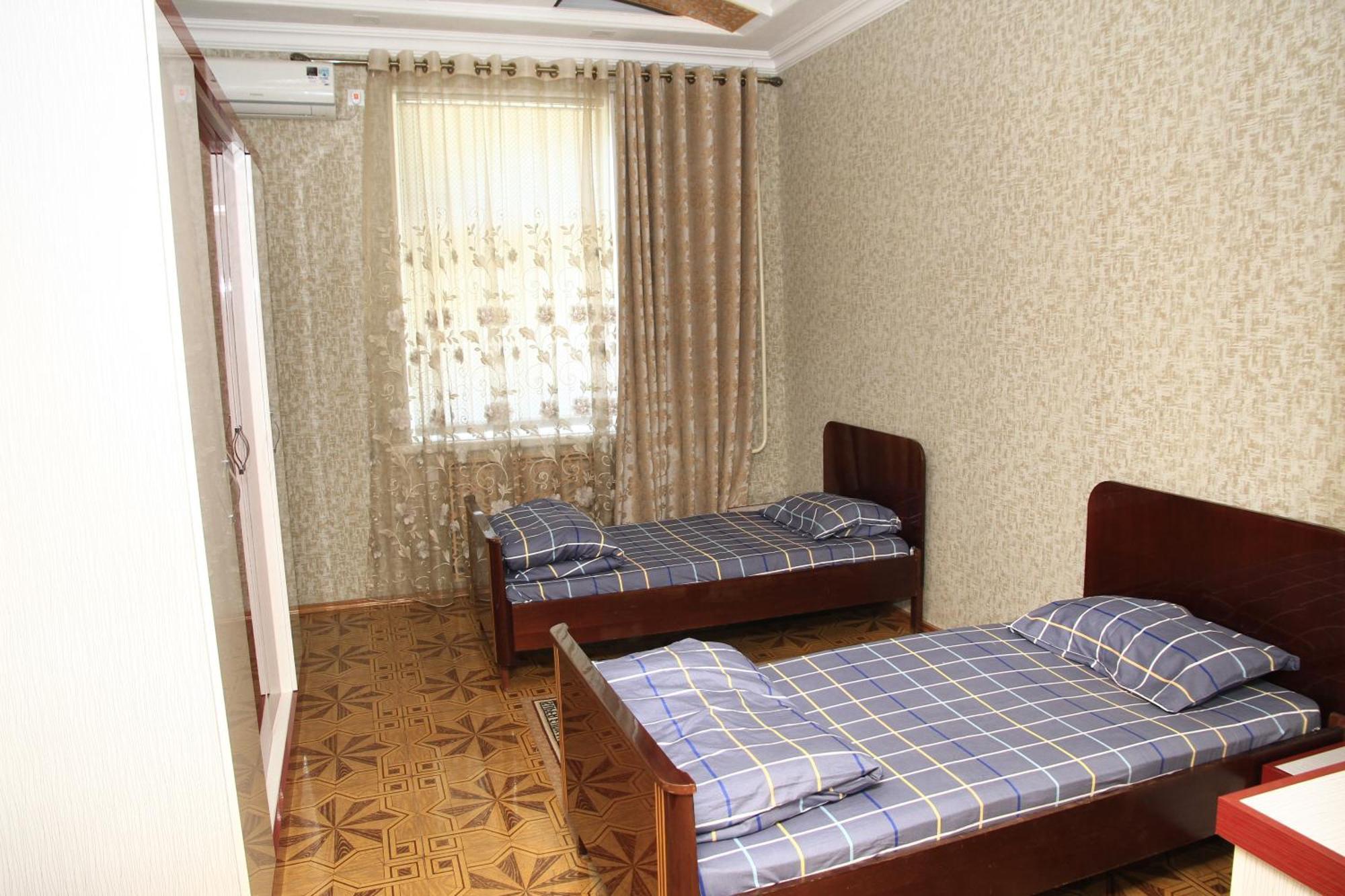 Yellow Hostel 杜尚别 外观 照片
