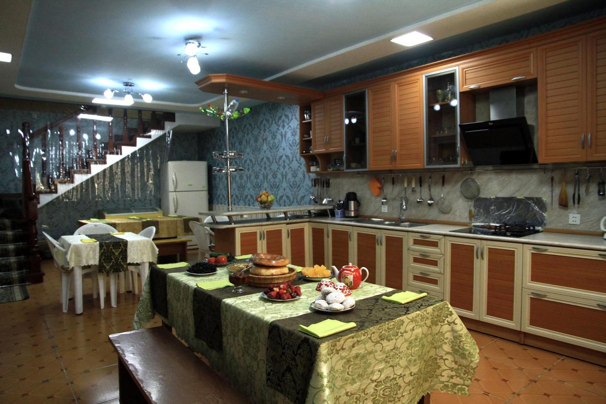 Yellow Hostel 杜尚别 外观 照片