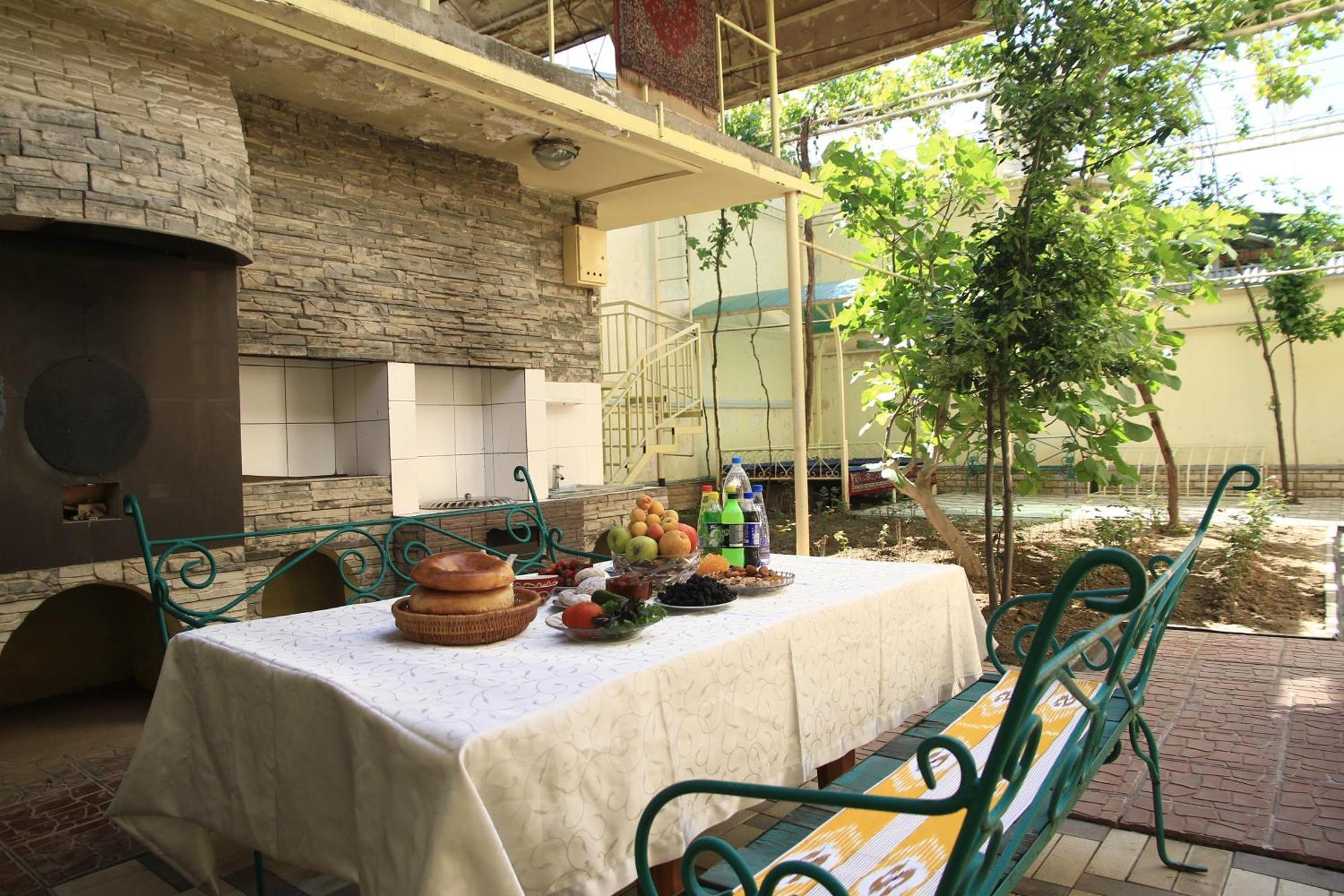 Yellow Hostel 杜尚别 外观 照片