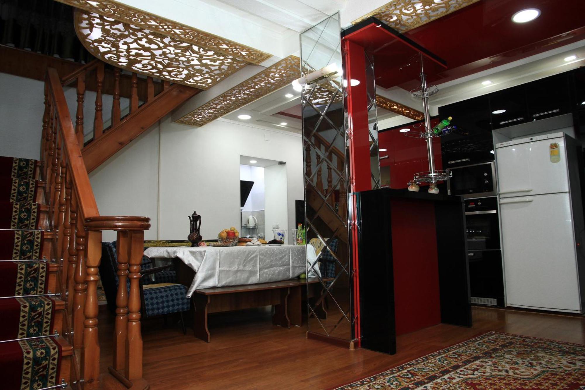 Yellow Hostel 杜尚别 外观 照片