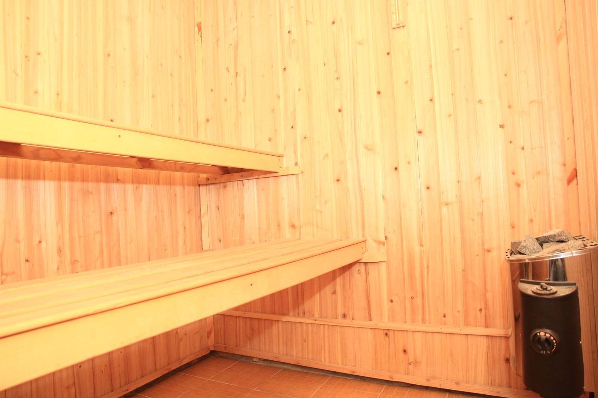 Yellow Hostel 杜尚别 外观 照片