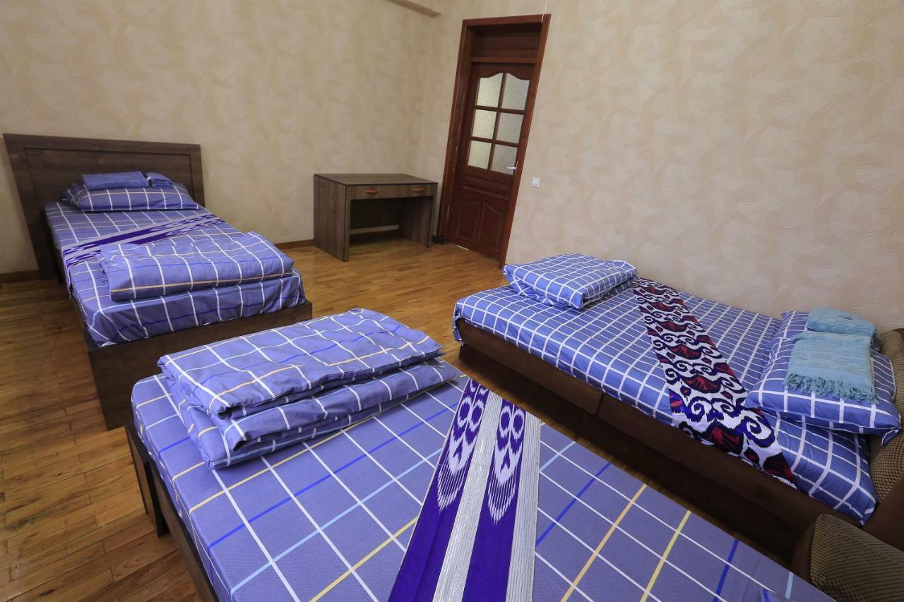 Yellow Hostel 杜尚别 外观 照片