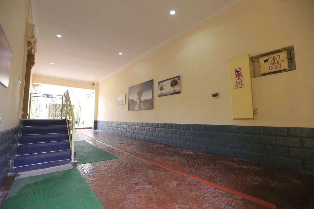 Yellow Hostel 杜尚别 外观 照片
