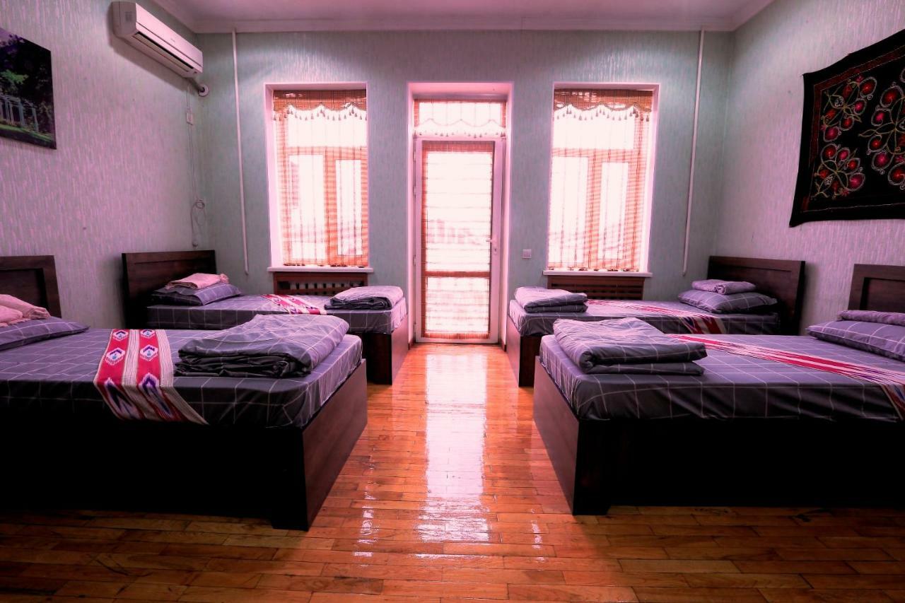 Yellow Hostel 杜尚别 外观 照片