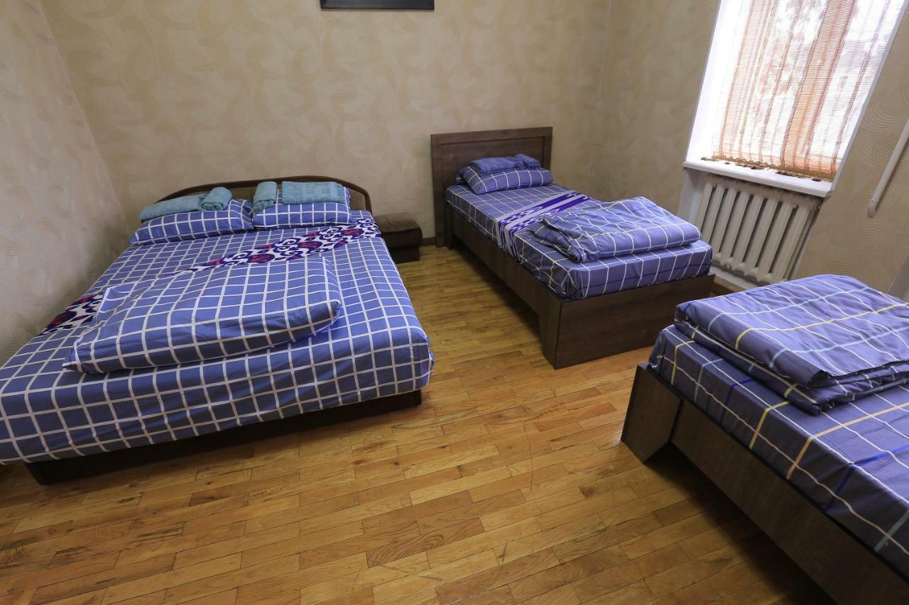Yellow Hostel 杜尚别 外观 照片