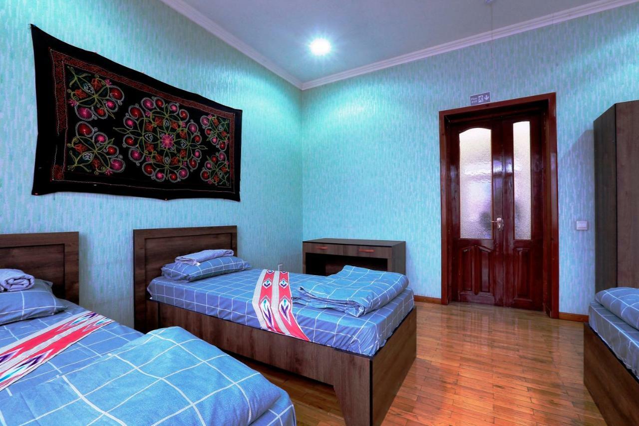 Yellow Hostel 杜尚别 外观 照片