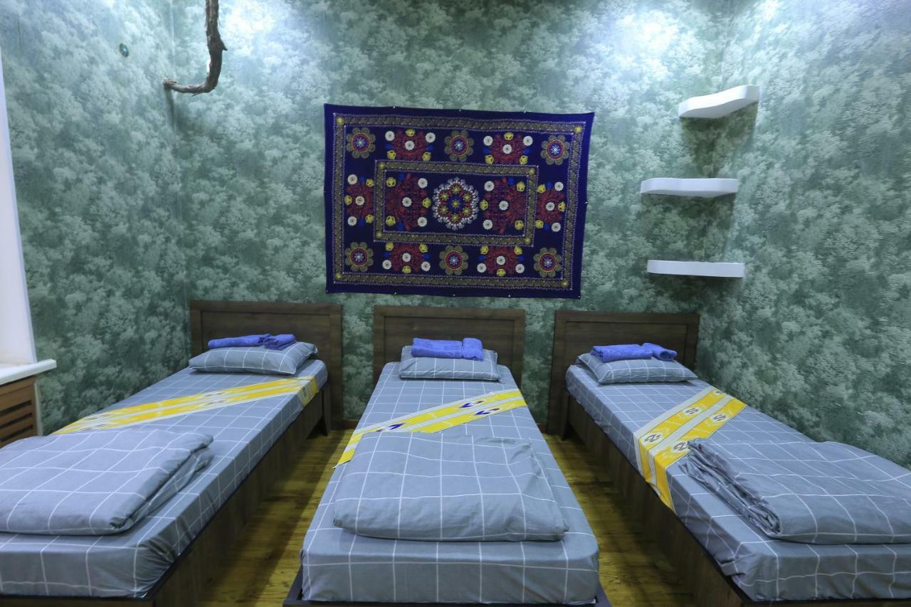 Yellow Hostel 杜尚别 外观 照片