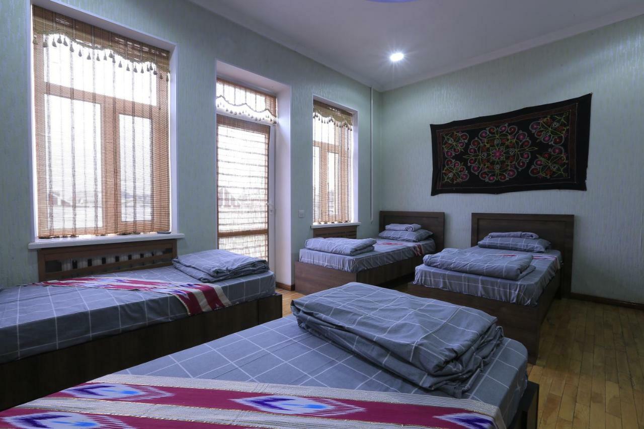 Yellow Hostel 杜尚别 外观 照片