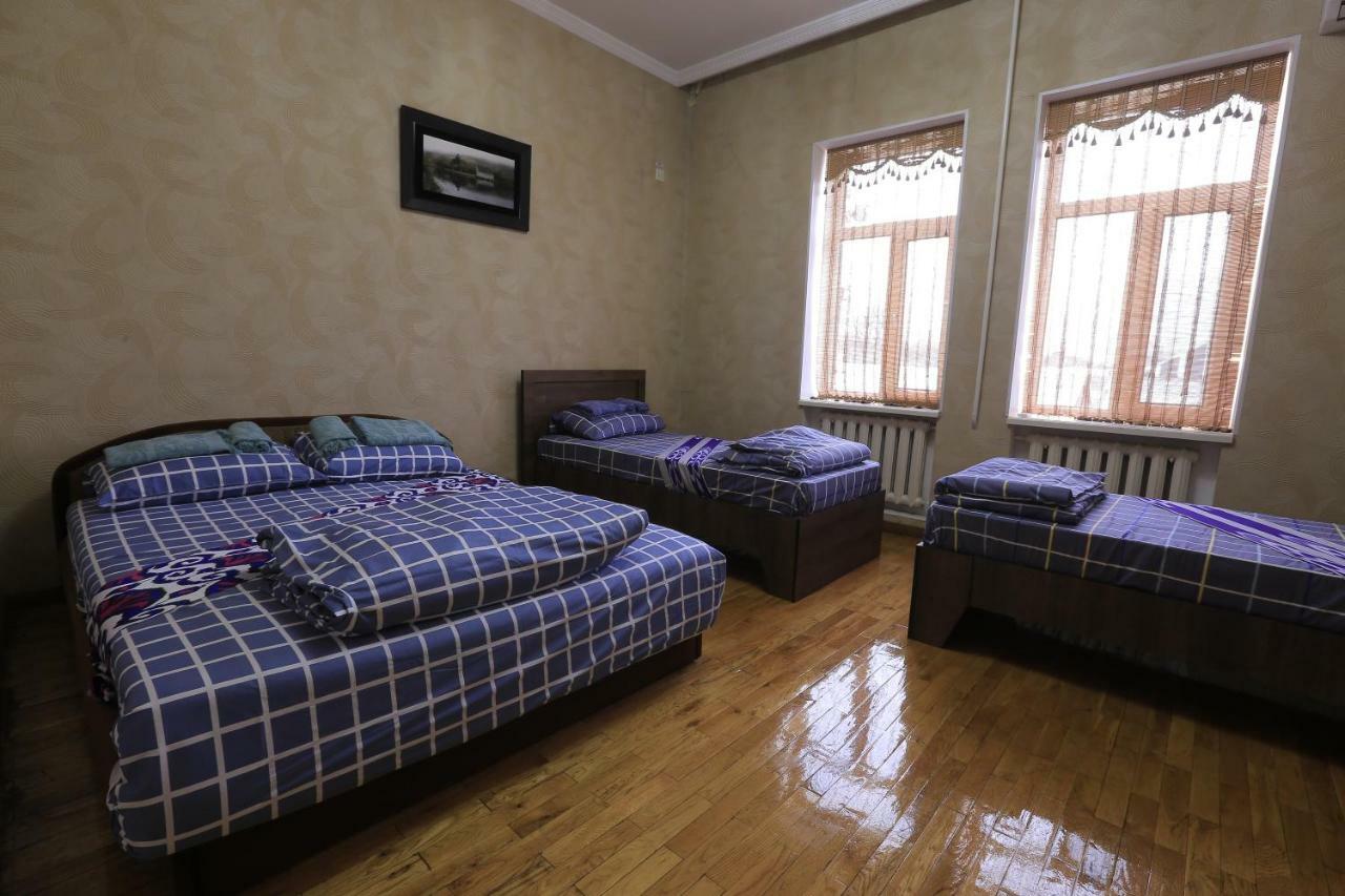 Yellow Hostel 杜尚别 外观 照片