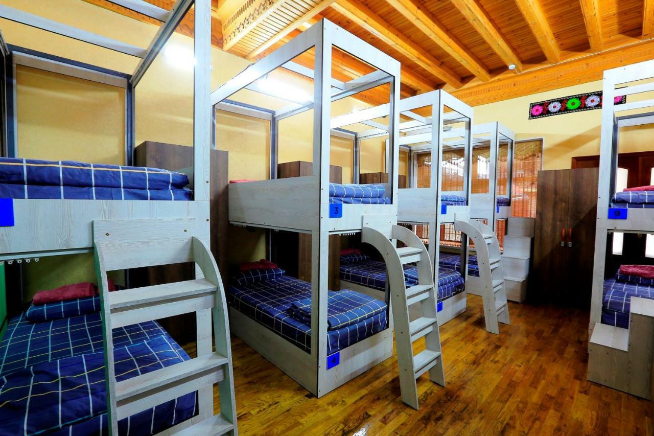 Yellow Hostel 杜尚别 外观 照片