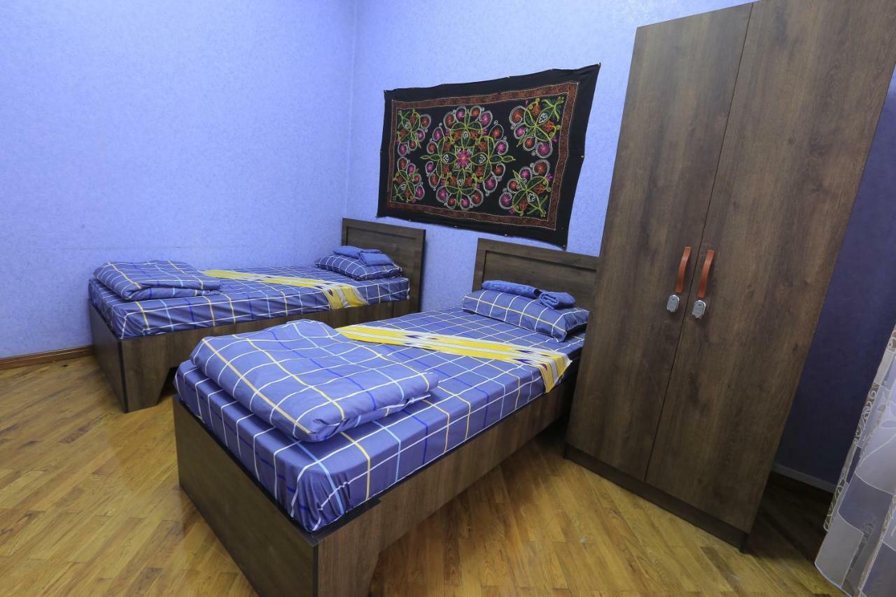 Yellow Hostel 杜尚别 外观 照片
