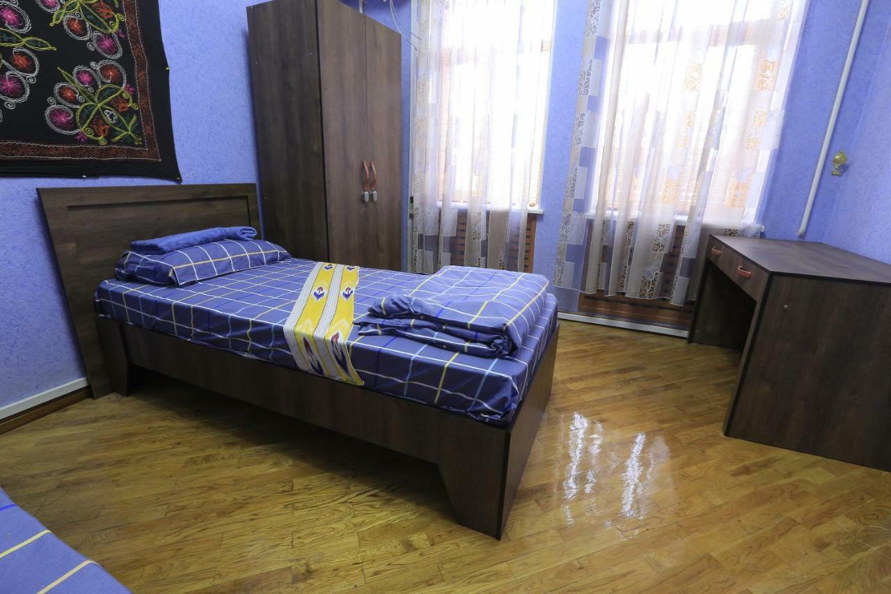 Yellow Hostel 杜尚别 外观 照片