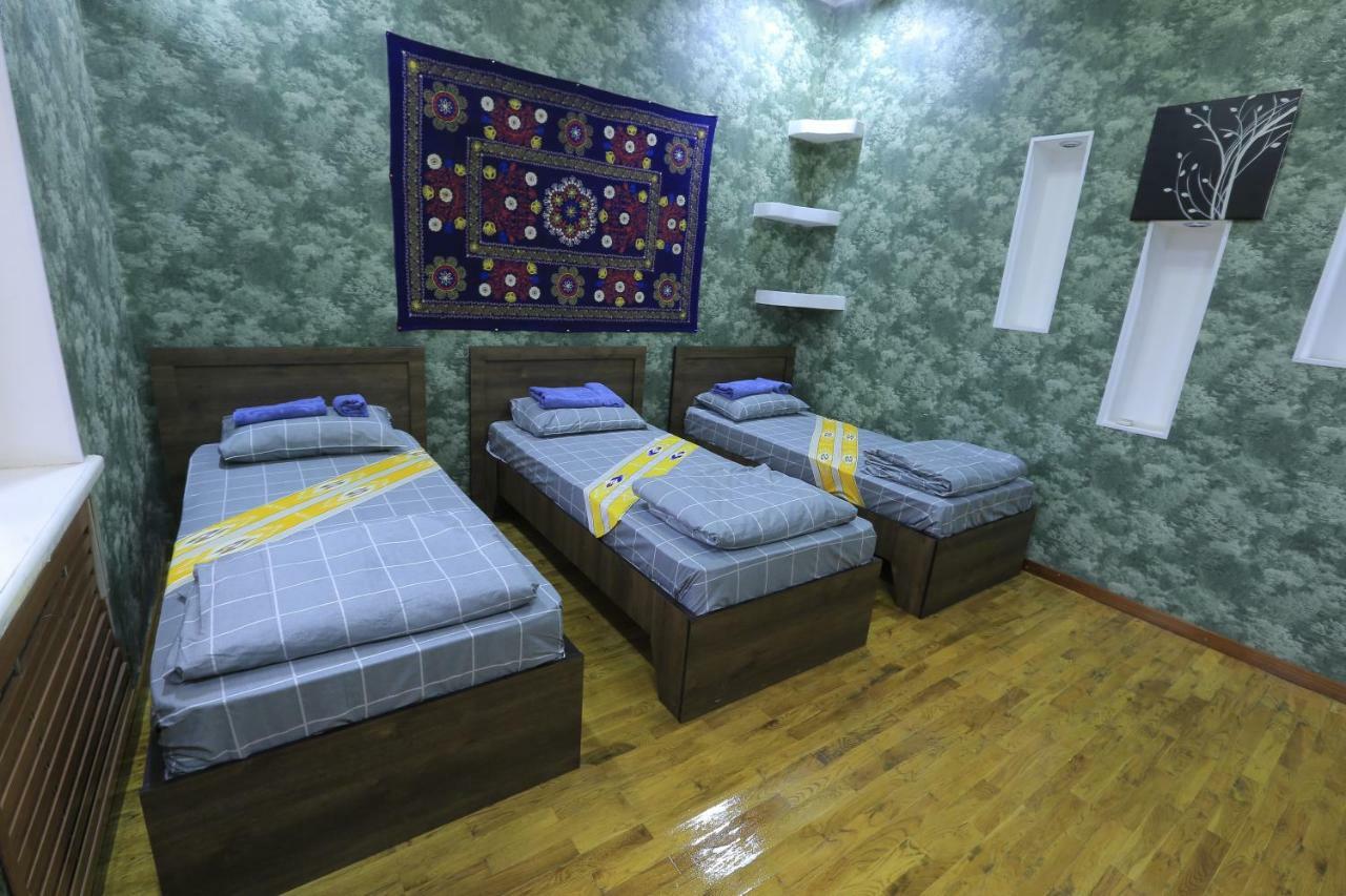 Yellow Hostel 杜尚别 外观 照片