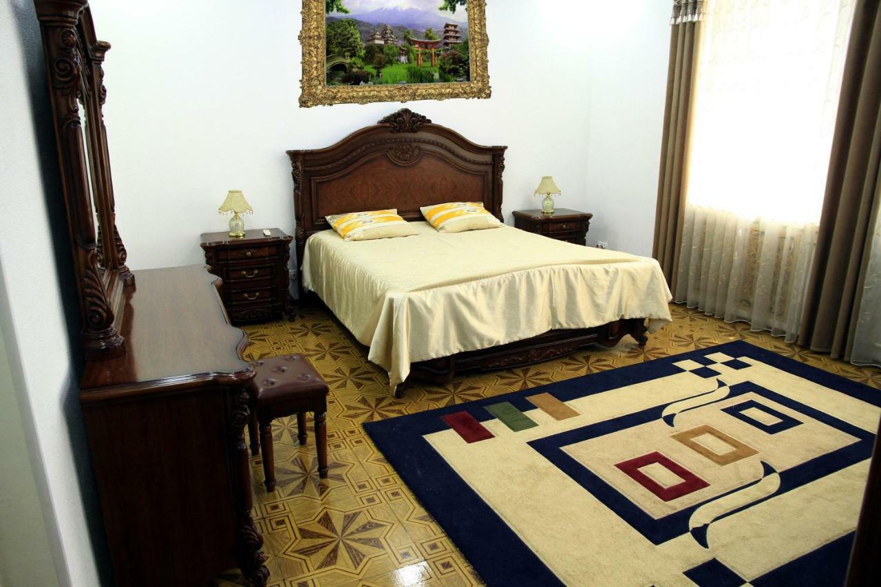 Yellow Hostel 杜尚别 外观 照片