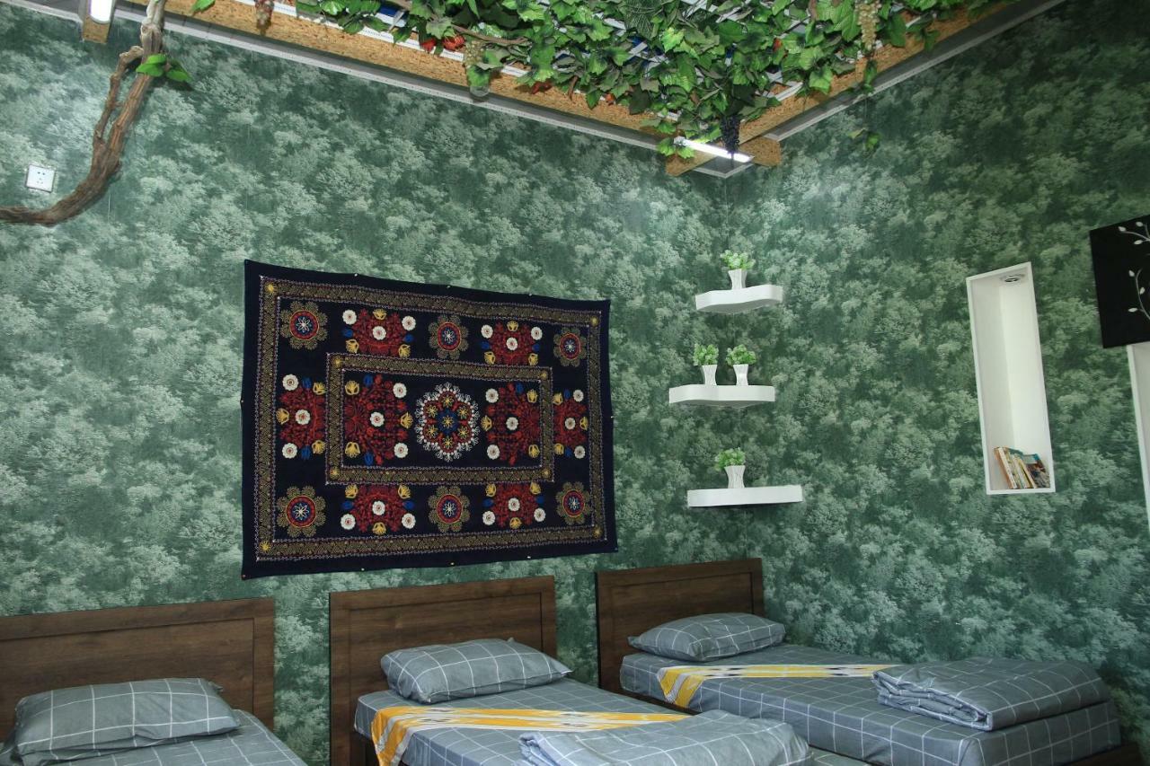 Yellow Hostel 杜尚别 外观 照片