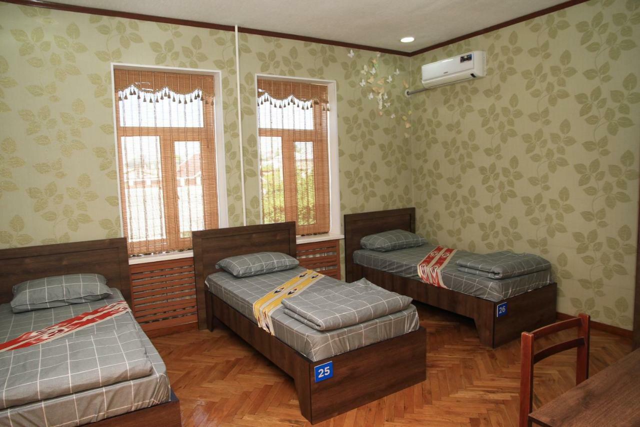 Yellow Hostel 杜尚别 外观 照片