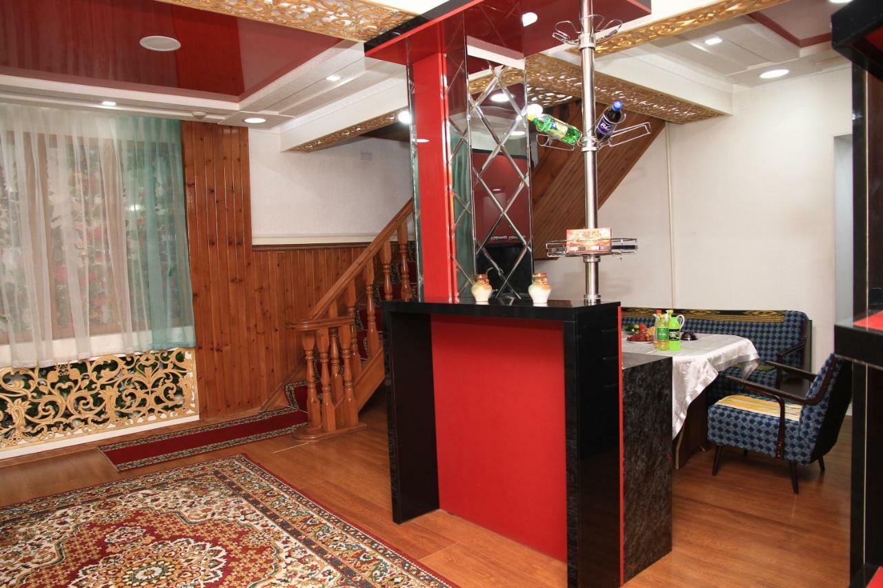Yellow Hostel 杜尚别 外观 照片